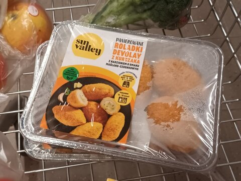 Package of Sun Valley Roladki Devolay z Kurczaka, a Polish chicken dish, seen in a shopping basket at a supermarket. 