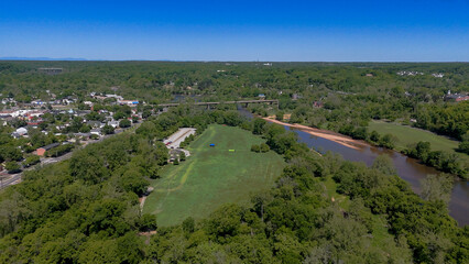 Obraz premium Aerial landscape of Rappahannock River during summer in Fredericksburg city in Virginia