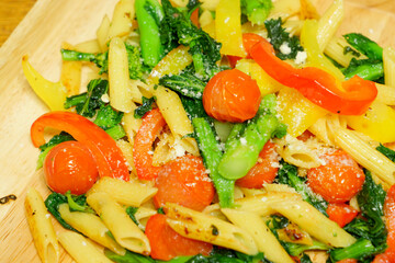 Italian-style stir-fried tomatoes, komatsuna(Japanese mustard spinach) greens, and pasta