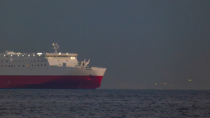 蒼海を渡る巨船