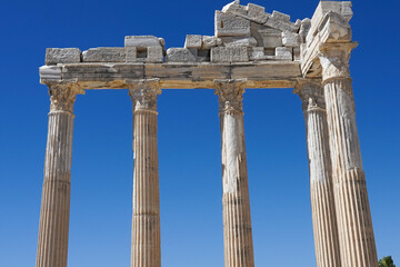 Ancient Ruins of a Classical Temple Surrounded by a Clear Blue Sky, Showcasing Stunning Architectural Details and Historical Significance of Ancient Civilizations