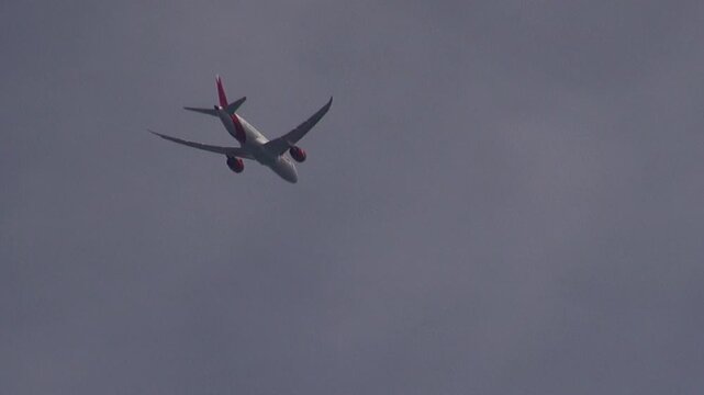 Plane commercial aircraft airship sky chemtrail smoke clouds