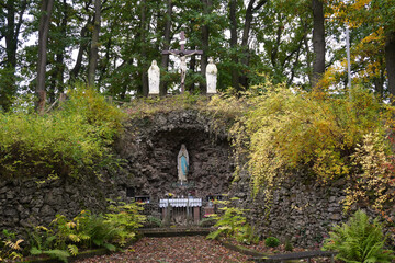 Blick auf die Mariengrotte in Uder bei Heiligenstadt in Thüringen