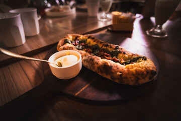 Garlic Bread with Melted Mozzarella Cheese ,Herbs and a cheesy dip