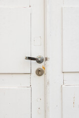 Poignée de porte en bois blanc