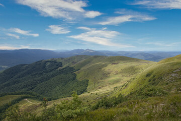 Bieszczady widok z Tarnicy. Bieszczady mountains, Polish Carpathians, wild nature, scenic landscape). © jarizPJ