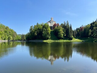 Fototapeta premium Trakoscan Castle or Castle of Trakoscan (Croatia) - Das Schloss Trakoscan (Kroatien) - Dvor Trakošćan ili srednjovjekovni dvorac Trakošćan (Hrvatsko zagorje, Hrvatska)