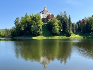 Fototapeta premium Trakoscan Castle or Castle of Trakoscan (Croatia) - Das Schloss Trakoscan (Kroatien) - Dvor Trakošćan ili srednjovjekovni dvorac Trakošćan (Hrvatsko zagorje, Hrvatska)