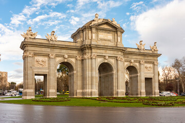 Obraz premium Puerta de Alcala gates in Madrid, Spain