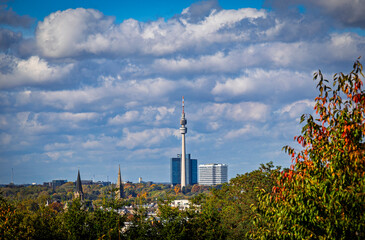 Obraz premium Dortmund. Skyline mit Fernsehturm Florian 