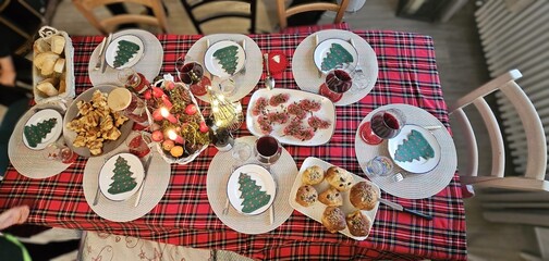 table set and decorated with Christmas decorations to celebrate Holy Christmas and the end of the year