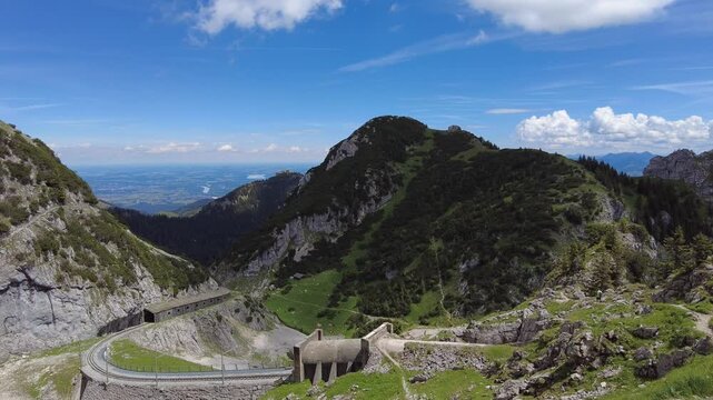 Talblick vom Wendelstein und Zugstecke der Zahnradbahn
