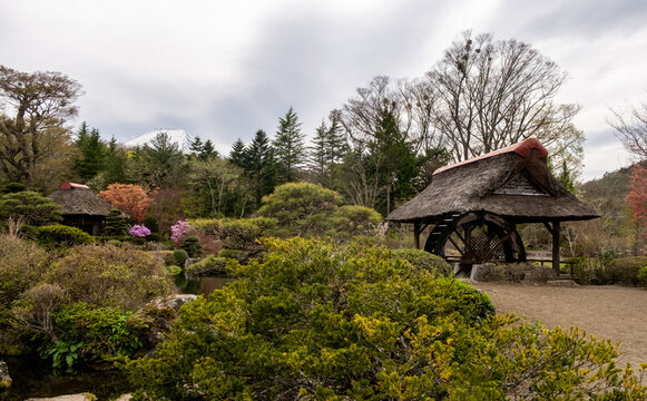 水車小屋と日本庭園」の写真素材 | 478件の無料イラスト画像 | Adobe Stock