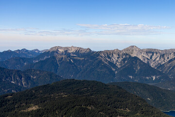 Bergwanderung durch die wunderschöne Bayrischen Alpen vor den Toren von Garmisch-Partenkirchen hinauf zur Zugspitze - Bayern - Deutschland