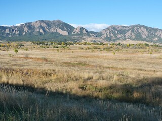 Obraz premium Autumn View of the Flatirons from Buffalo Ranch Cross Country Course, Boulder, Colorado