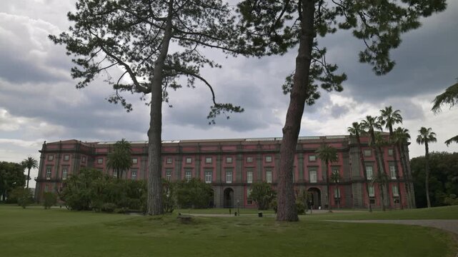 Budynek muzeum Capodimonte w Neapolu we Włoszech