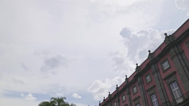Budynek muzeum Capodimonte w Neapolu we Włoszech