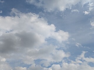 くすんだ青