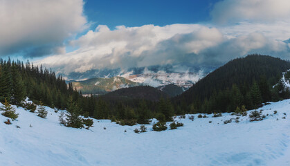 Naklejka premium Winter mountain panorama with clouds steam