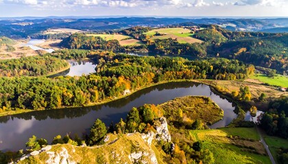 Obraz premium Autumnal river meanders through colorful landscape