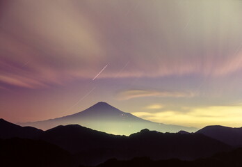丸山林道から眺める夜の富士山　山梨県南巨摩郡富士川町にて