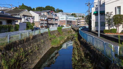 河川沿いの住宅