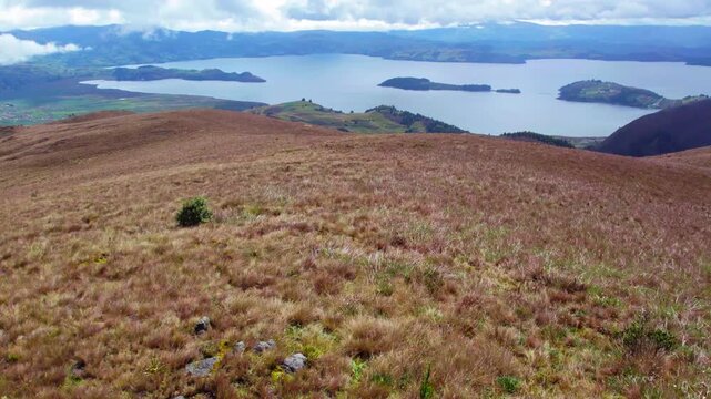 Paisajes colombianos de los paramos, laguna de Tota y monta&ntilde;as