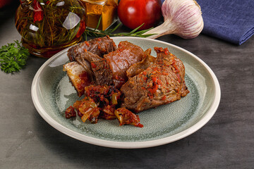 Baked beef ribs with vegetables