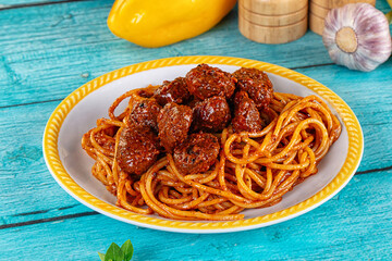 Italian spaghetti with beef meatballs
