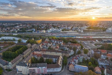 Fototapeta premium Ausblick auf das morgendliche Augsburg rund um die Wertach-Auen am Thelottviertel