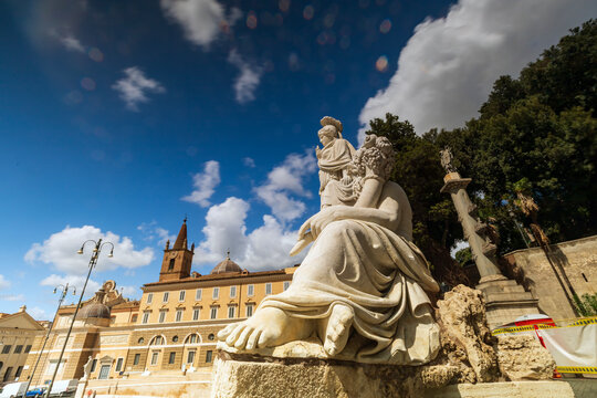 Piazza del popola a Roma. Scatto a lunga esposizione in pieno giorno.
