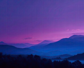 Obraz premium Blue mountains fading into distance under vibrant purple sky