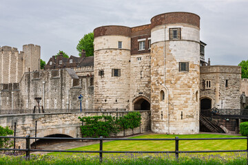 The Tower of London Byward Tower. Double towers built to defend the southwestern entrance to the Tower of London.