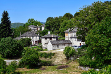 Fototapeta premium Bergdorf Koukouli in der Region Zagori (Zagorochoria) in Epirus, Griechenland
