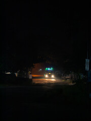 Obraz premium Dimly lit street scene at night with glowing lights and deep shadows
