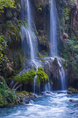 Obraz premium View towards beautiful Küp Waterfalls