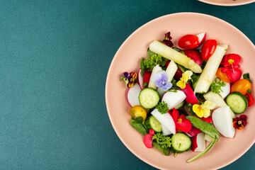 Vegetable salad with white asparagus.