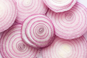 red onion slices