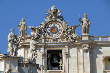 L'Horloge monumentale et la fenêtre des cloches, Basilique Saint-Pierre de Rome, Italie