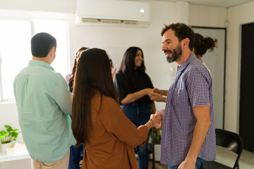 Obraz premium Group of people in support meeting shaking hands