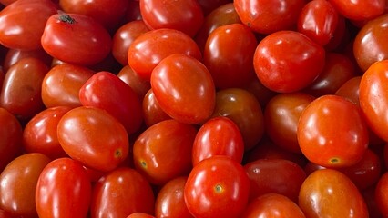red tomatoes in market