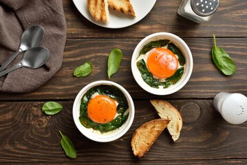 Eggs en cocotte (baked eggs)