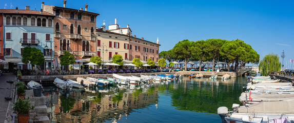 Italien, Urlaub am Südende des Gardasee: Der schöne Ferienort Desenzano del Garda - Porto Vecchio