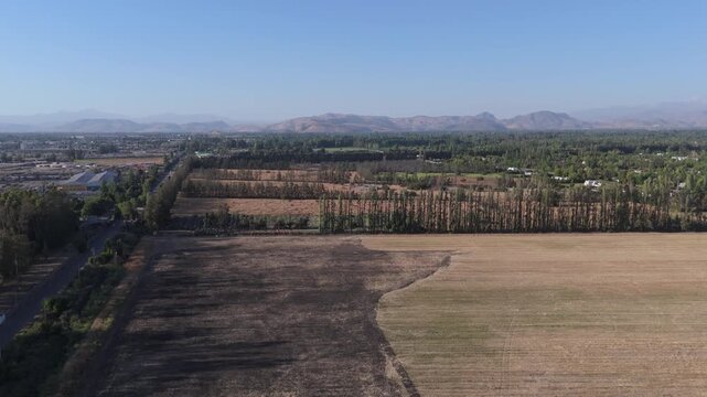 Campos y valles de la periferia norte de Santiago, sector Lampa, Colina, chicureo