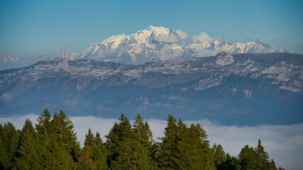 Fototapeta premium Blick vom Revard auf den Mont Blanc in Frankreich