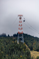 Obraz premium Bergwanderung durch die wunderschöne Bayrischen Alpen vor den Toren von Garmisch-Partenkirchen hinauf zur Zugspitze - Bayern - Deutschland