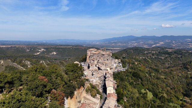 Vista aerea del borgo di Bomarzo, in provincia di Viterbo, Lazio Italia.
