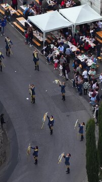 Gli sbandieratori di piazza durante la sagra di Canepina, borgo in provincia di Viterbo, Lazio, Italia.