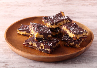 diet bars made of dates, peanut butter and chocolate