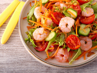 salad with shrimps and mixed vegetables